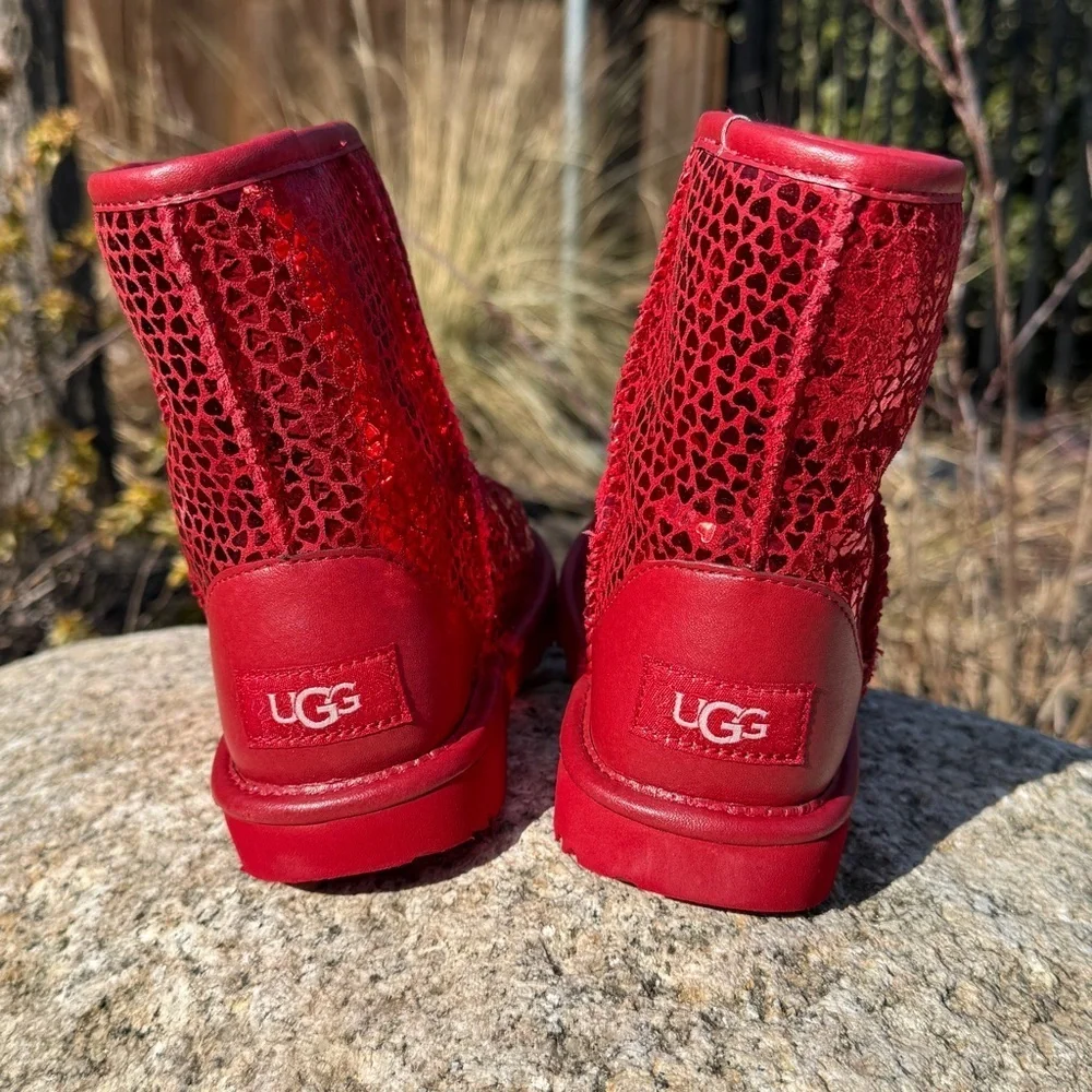 UGG Classic II Kids Short Boots Red Heart Print Shearling Lined Slip On Size 11
